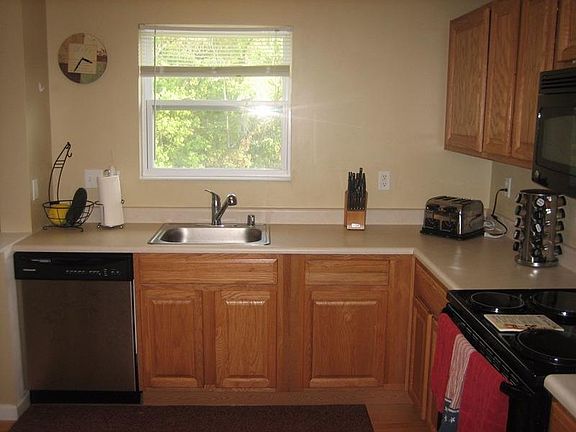 3rd image of 12816 Walnut Creek Dr