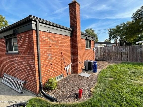 4th image of 31709 Fairfield Dr