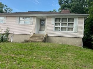 14 Lighthouse Point Ter, New Haven, CT 06512