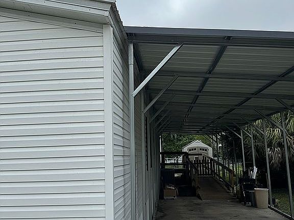 3rd image of 828 Perimeter Park Cir