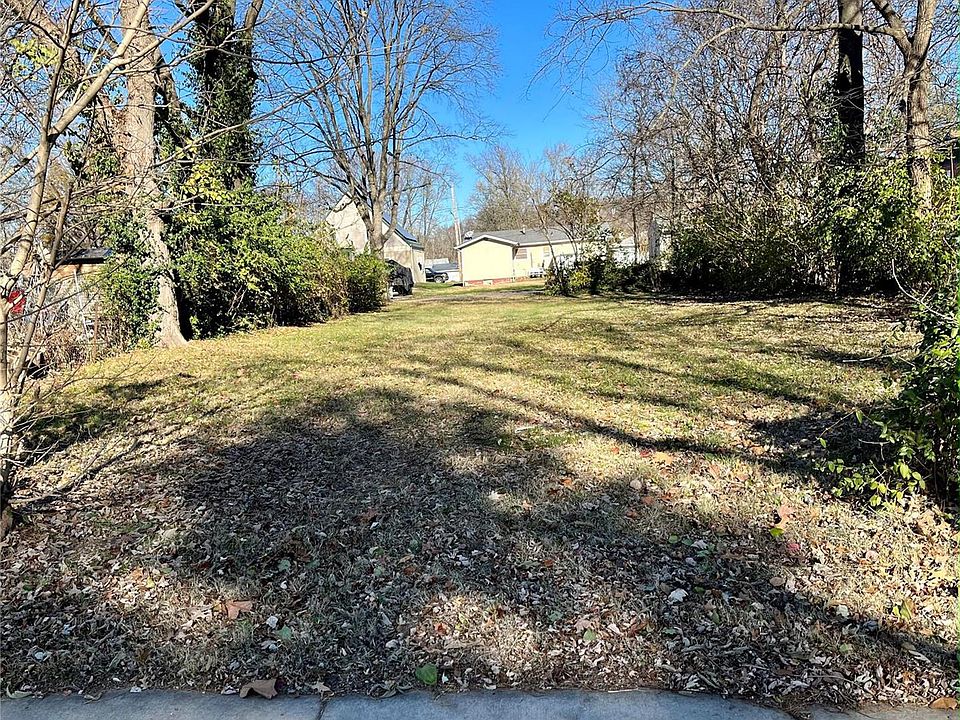 2nd image of 728 Benton St