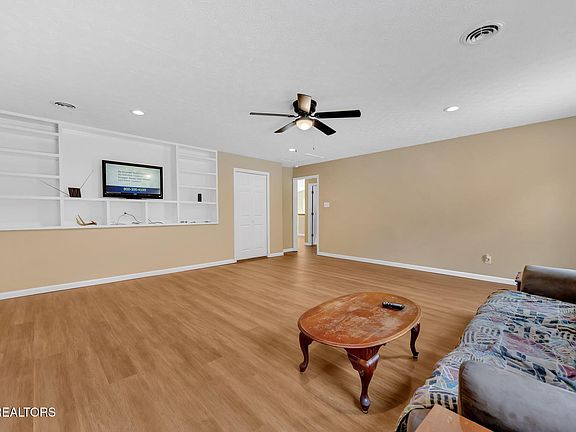 4th image of 8040 Walt Way