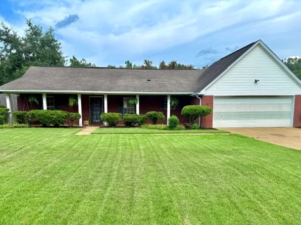 206 Oakhaven Cir, Booneville, MS 38829