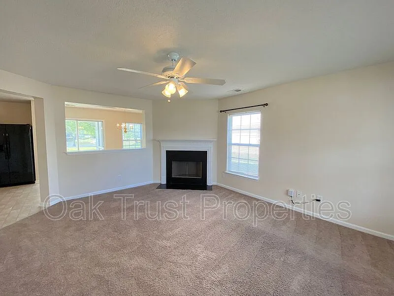 4 bed, 3.0 bath, 2044 sqft, $2,495 — Photo 3