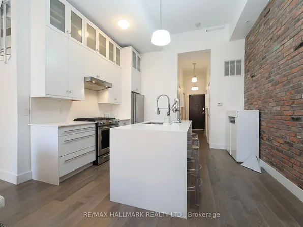 1842 Queen St E #204, Toronto, ON M4L 6T3