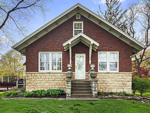 3rd image of 8609 W 121st St