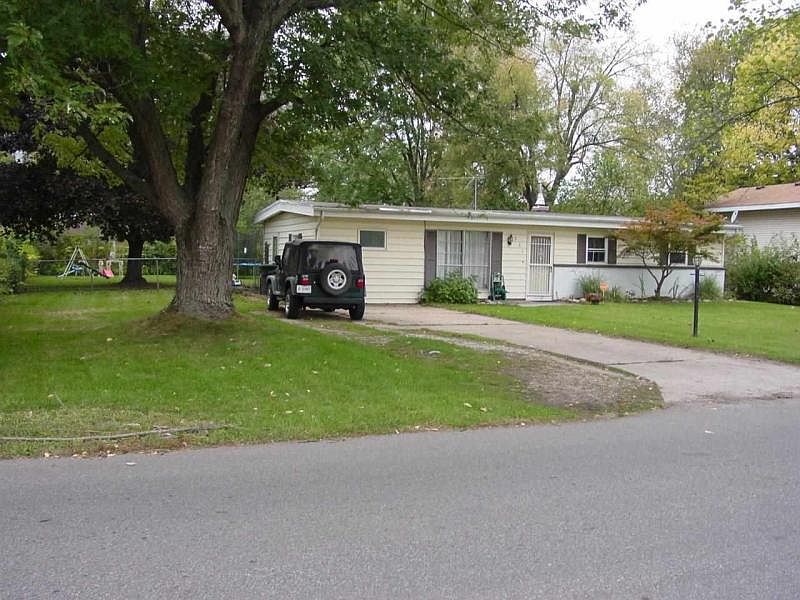 1st image of 221 Simpson Ave