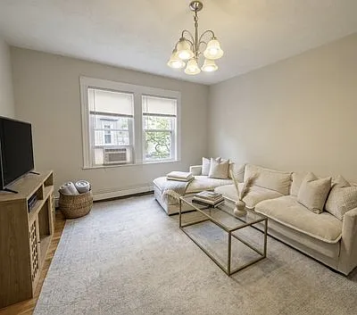 4 bed, 1200 sqft, $1,200 — Photo 3