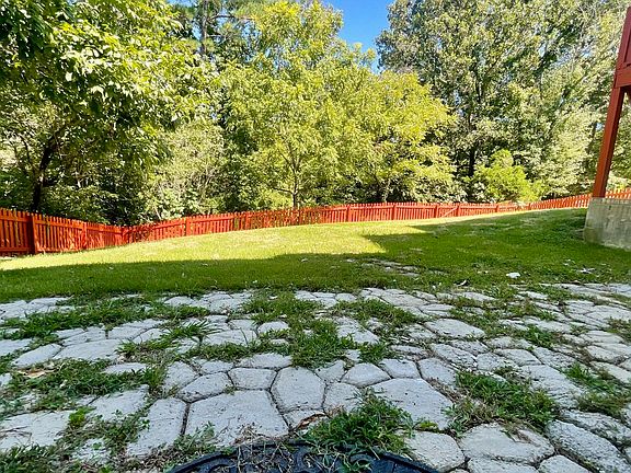 4th image of 301 Hidden Oaks Dr