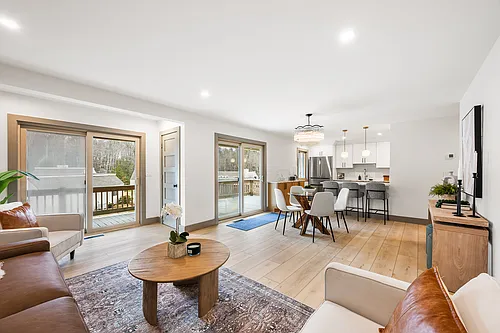 9 Carriage Dr Photo 1