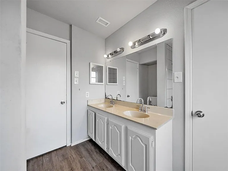28 Brewster Ct — Photo 18