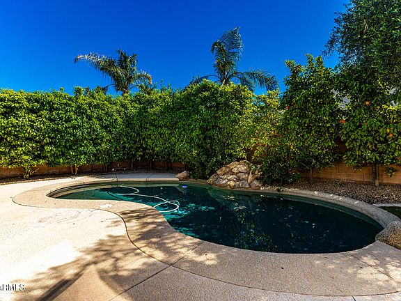 2nd image of 417 W DESERT BROOM Drive