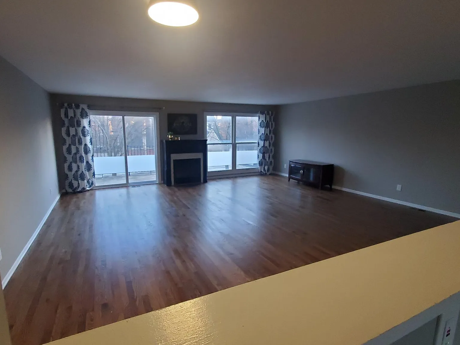 3 bed, 2.5 bath, 2300 sqft, $2,400 — Photo 2