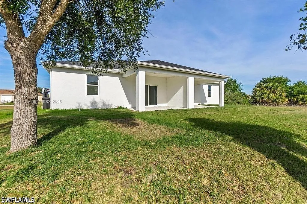 3 bed, 2.0 bath, 1218 sqft, $1,800 — Photo 3