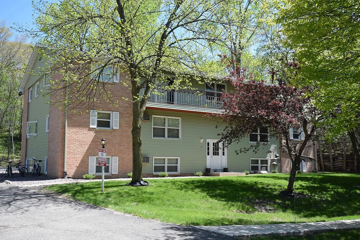 Building Photo - 101 Parkway Ave