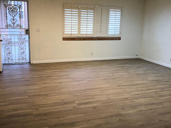 3rd image of 3668 N Vineland Ave
