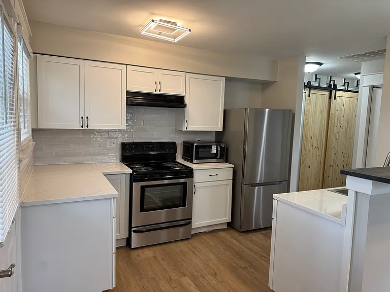 312 E Staat St #312 — Photo 6