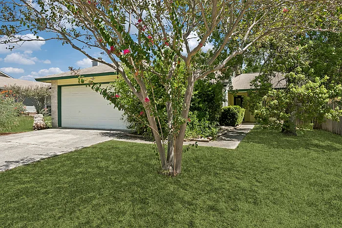 3 bed, 2.0 bath, 1173 sqft, $1,450 — Photo 1