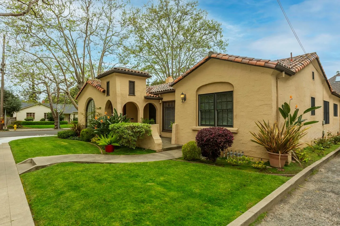 1347 Glenwood Ave photo 1