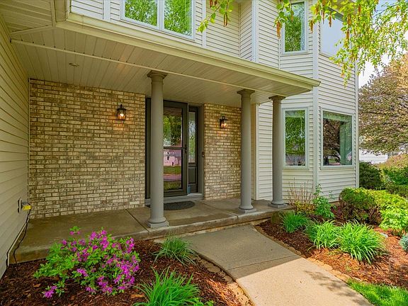 3rd image of 5927 Prairie Wood Dr