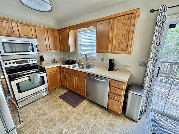 5th image of 2099 Ferry Rd
