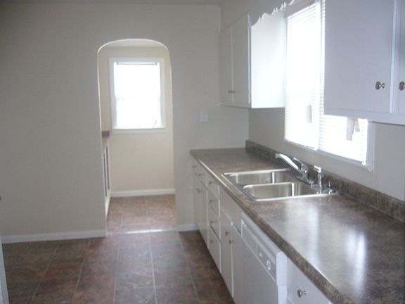 4th image of 225 E Fairview Ave