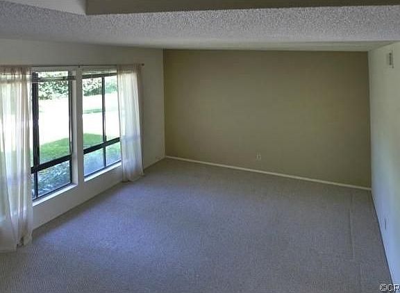 4th image of 2932 N Cottonwood St Unit 15