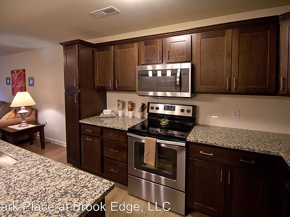 5th image of 548 Campbell Ave #103