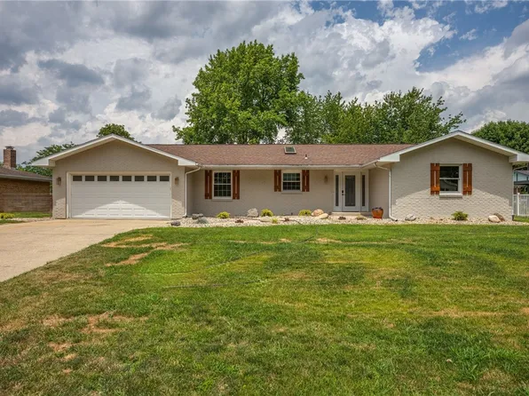 810 Park Hills Dr, Effingham, IL 62401