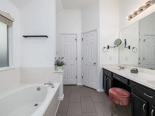 536 W Metcalfe St — Photo 17