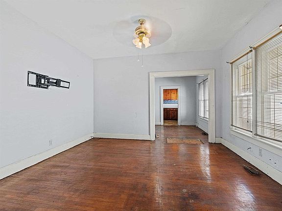 4th image of 433 E 21st St