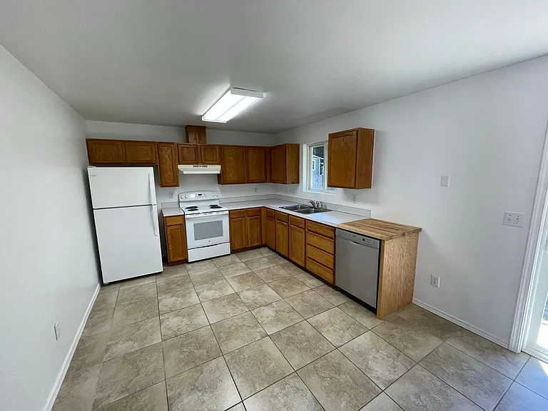 2415 Forest Park Ln — Photo 5