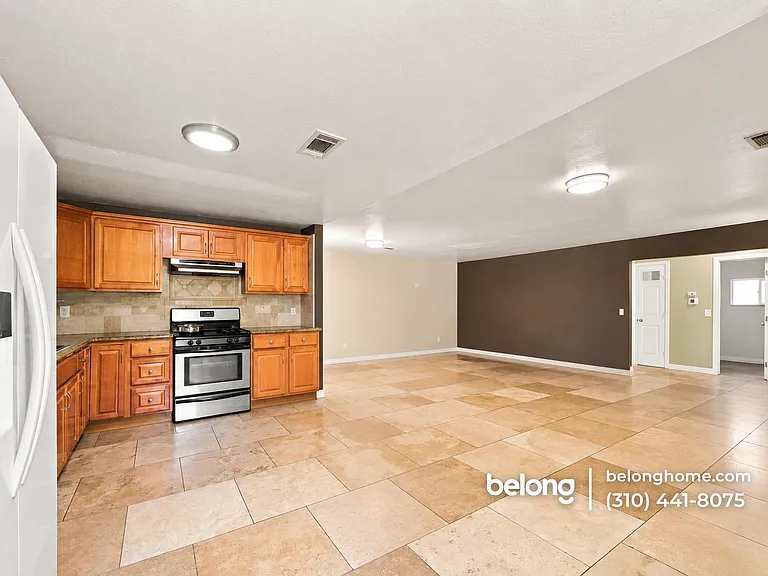 1626 E Avenue Q13 — Photo 2