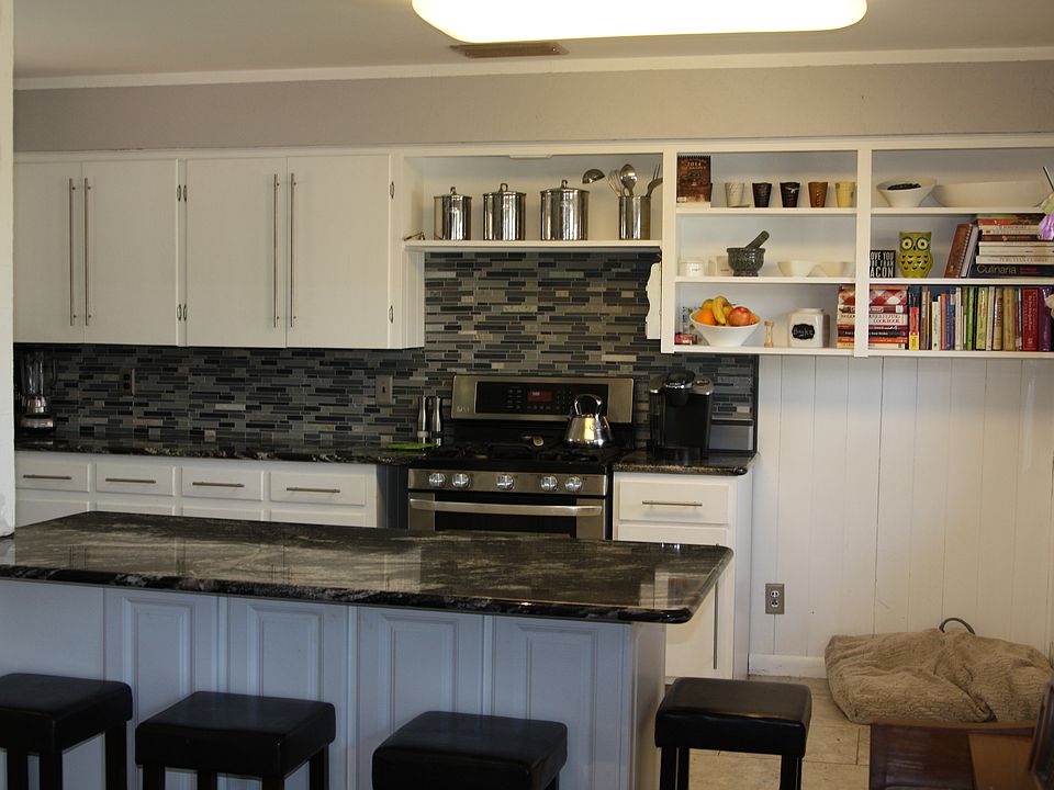 1st image of 2418 Juniper Dr