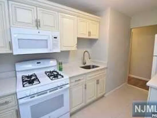 2215 North Central Road image 3 of 8