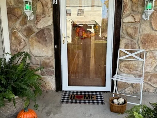 1381 N Glen Cir APT D, Aurora, IL 60506