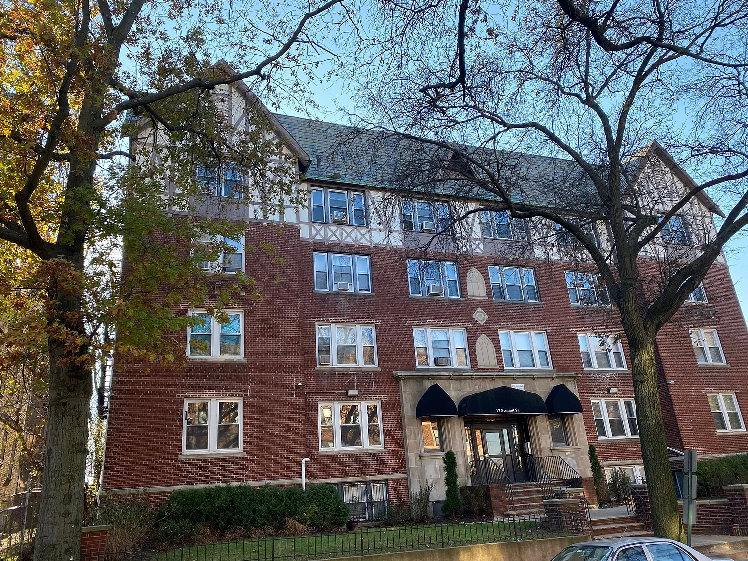 The Crescent — Photo 1