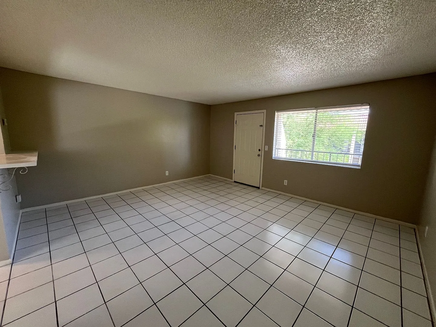 Clean, Minimalist One Bedroom Apartment w/ Washer-Dryer - $0 Move in Special! — Photo 3