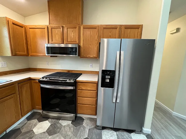1360 Roma Rd — Photo 10