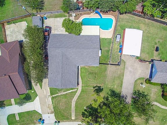 4th image of 423 Hillside Dr
