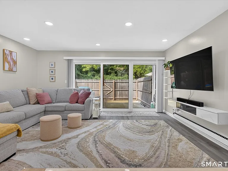 1141 Waterbury Rd — Photo 4