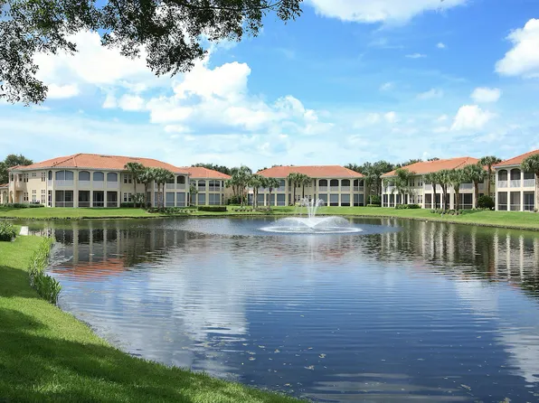 900 Lambiance Cir, Naples, FL 34108