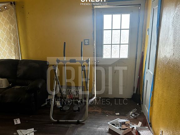 3rd image of 826 N 82nd St