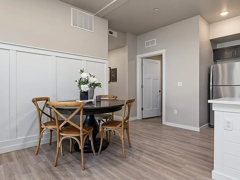 Latitude 40 Two Bedroom With Garage