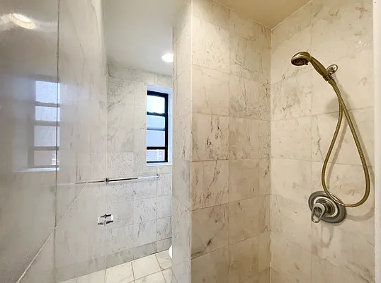 Rented by Kahen Properties | media 27