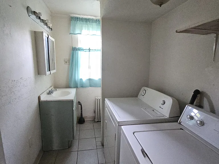 226 S 228 Main St — Photo 4
