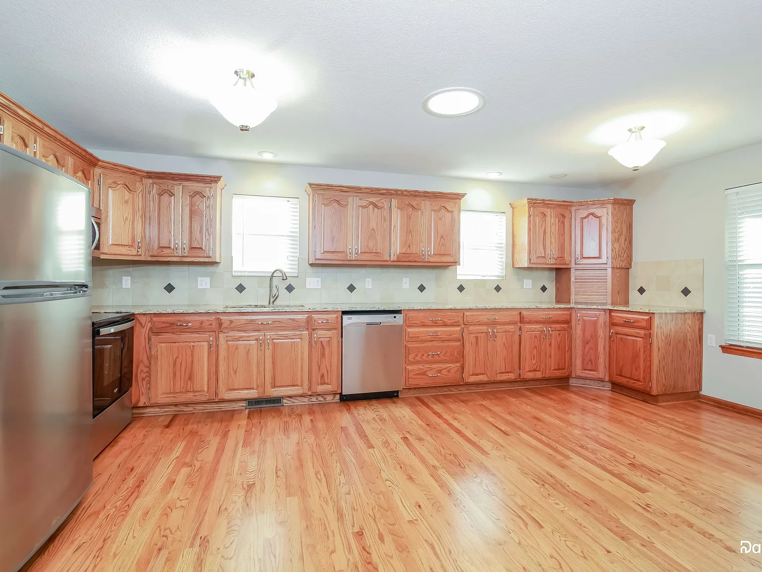 4 bed, 3.0 bath, 3148 sqft, $2,850 — Photo 3