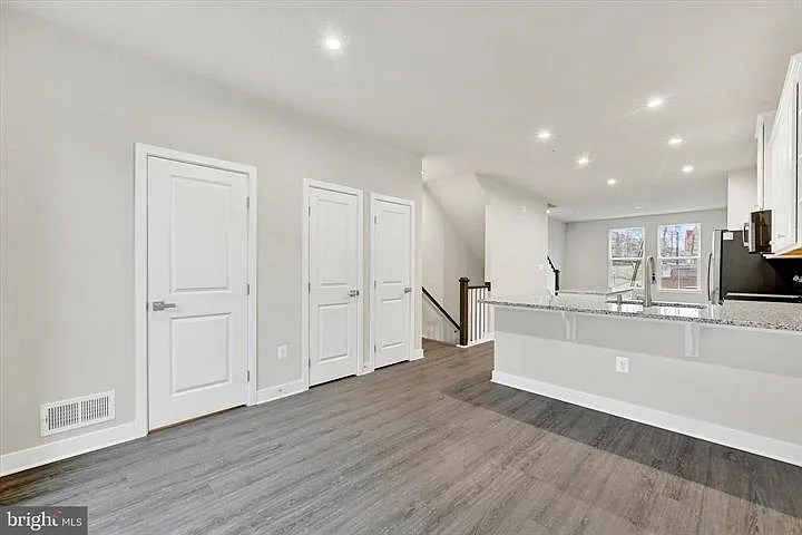 815 Lennox St — Photo 11