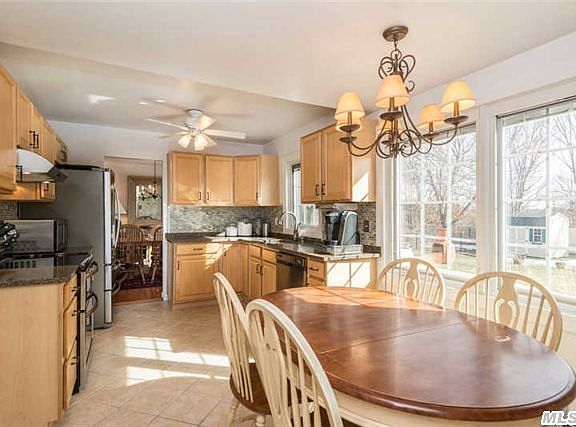 5th image of 44 Strathmore Village Dr