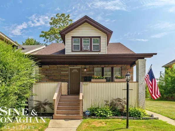1416 Lakepointe St, Grosse Pointe Park, MI 48230